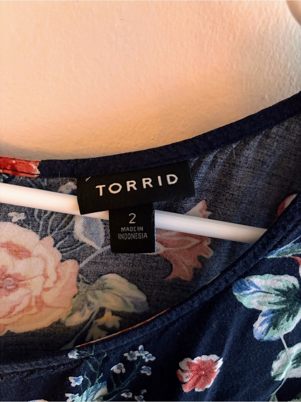 torrid Navy Floral Scoop Neck Top - Picture 4 of 6